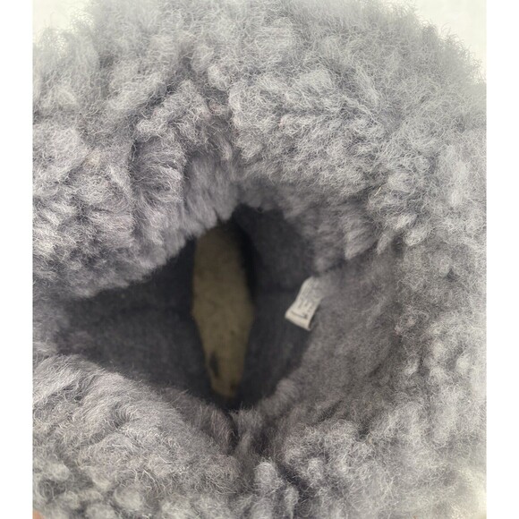 BEARPAW Tall Woman’s Size 8 Gray Suede Upper Sheepskin Wool Lined Boots Slip-On - Picture 16 of 16